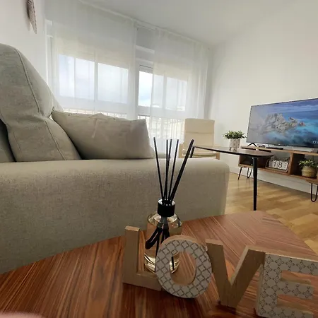 Calu Homes A 5 Minutos De La Estacion Del Tren Apartament